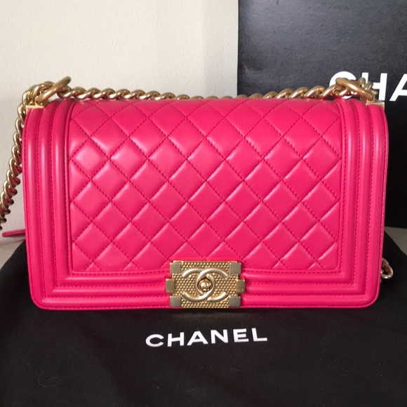 ❌ SOLD ❌ Chanel Fuchsia Lambskin Boy Bag with GHW - Picture 2 of 8